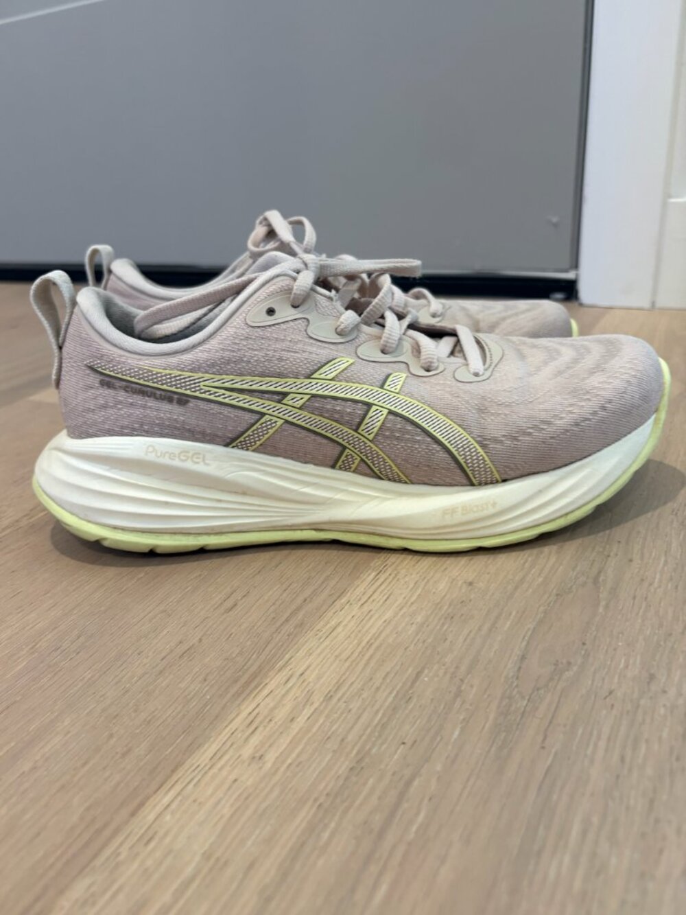 Asic Gel Cumulus 27 Running Shoes Mineral Beige/Huddle Yellow Women Sz 7.5 Wide